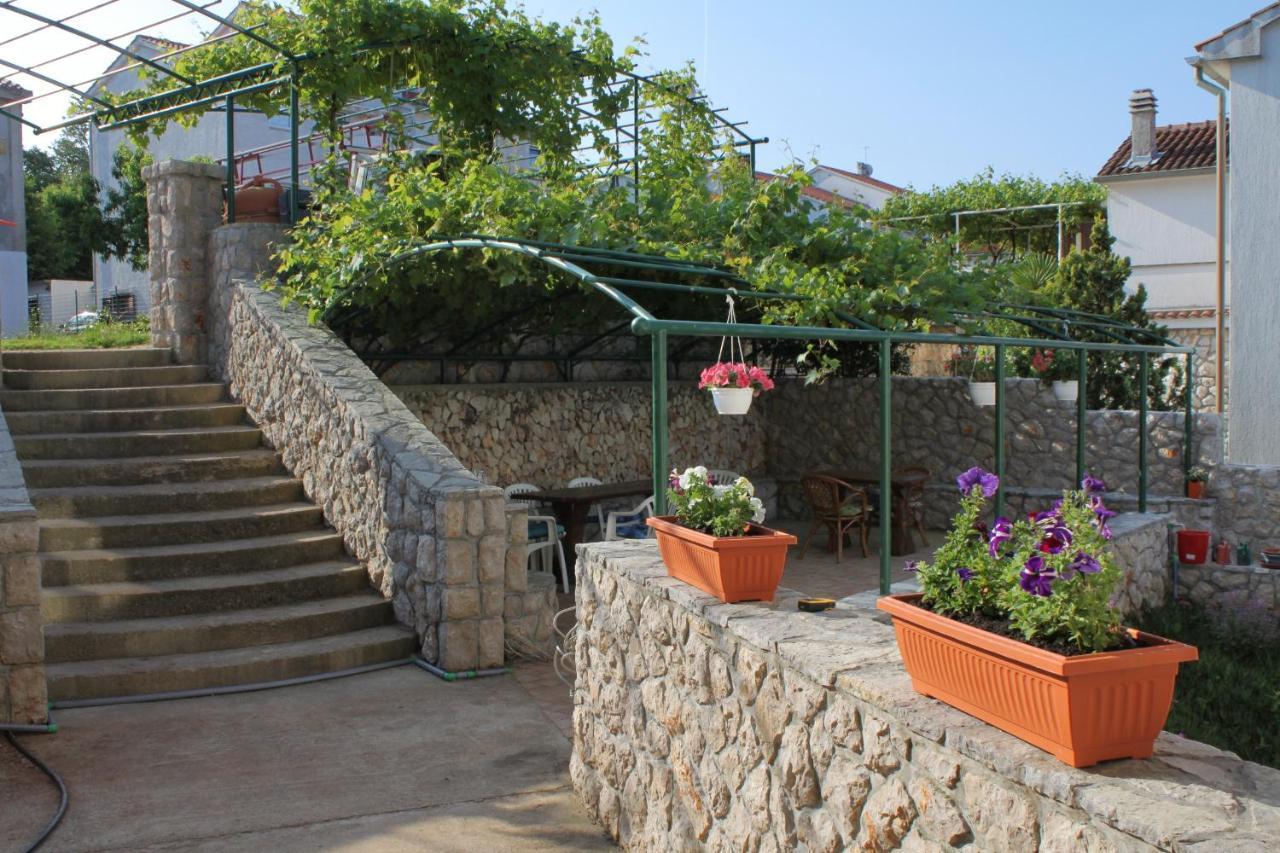 Apartments And Rooms With Parking Space Njivice, Krk - 5458 Buitenkant foto
