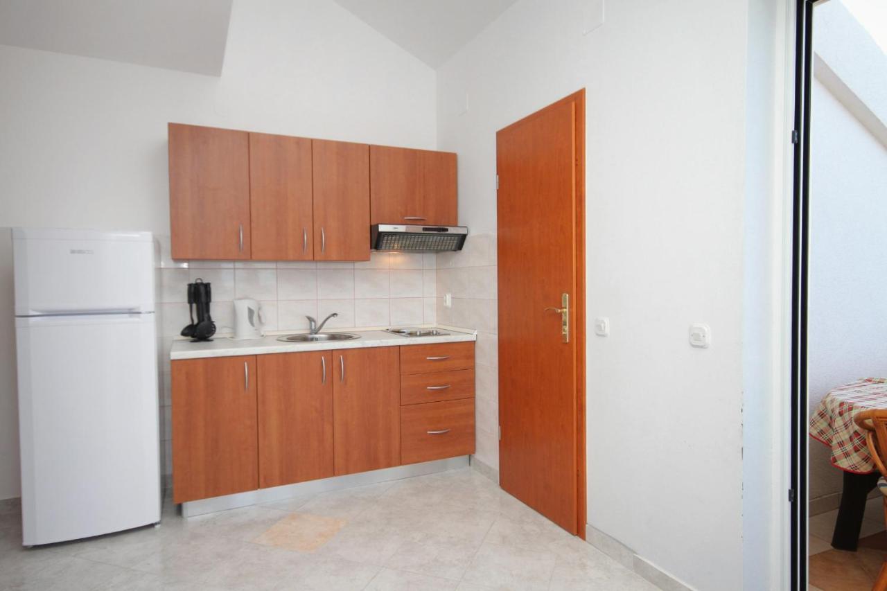Apartments And Rooms With Parking Space Njivice, Krk - 5458 Buitenkant foto