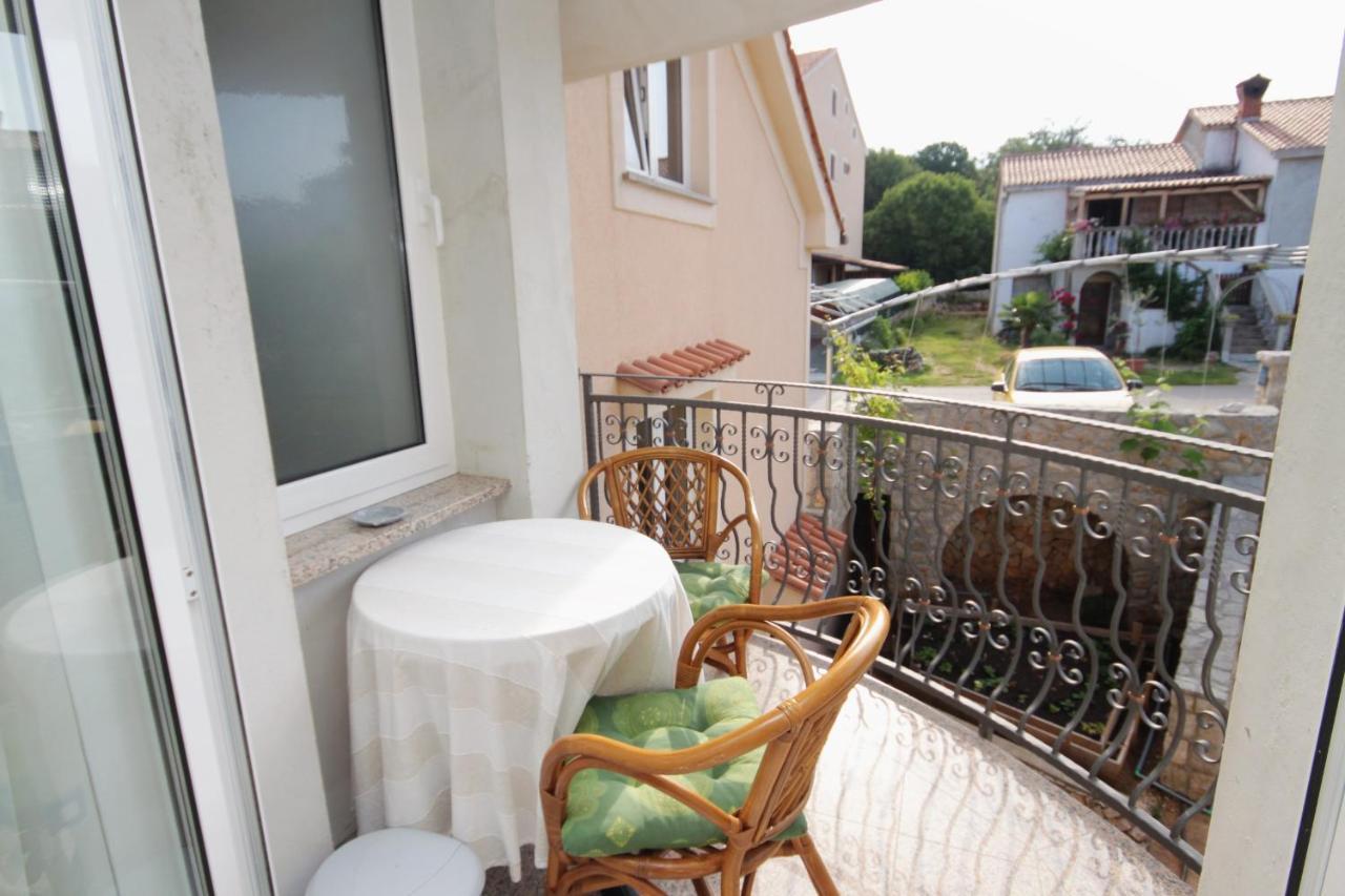 Apartments And Rooms With Parking Space Njivice, Krk - 5458 Buitenkant foto
