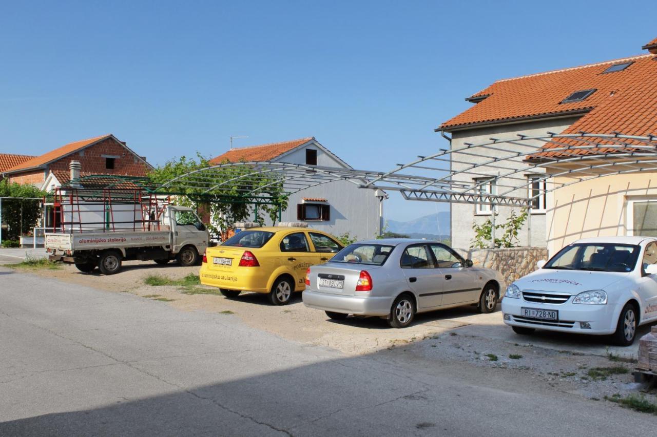 Apartments And Rooms With Parking Space Njivice, Krk - 5458 Buitenkant foto