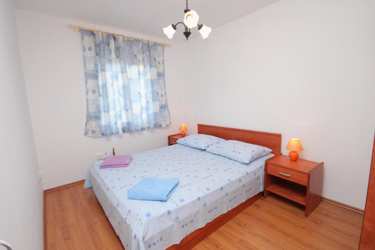 Apartments And Rooms With Parking Space Njivice, Krk - 5458 Buitenkant foto