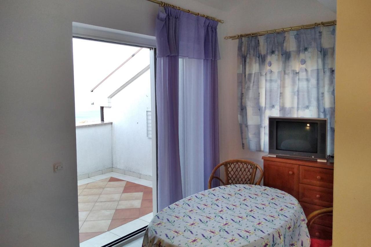 Apartments And Rooms With Parking Space Njivice, Krk - 5458 Buitenkant foto
