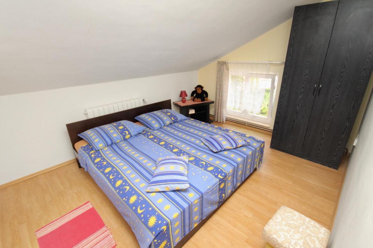Apartments And Rooms With Parking Space Njivice, Krk - 5458 Buitenkant foto