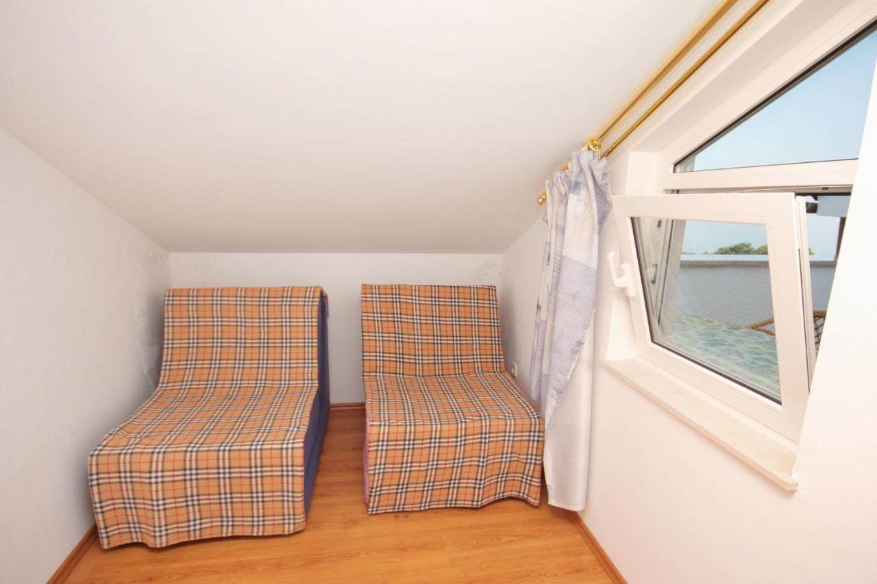 Apartments And Rooms With Parking Space Njivice, Krk - 5458 Buitenkant foto