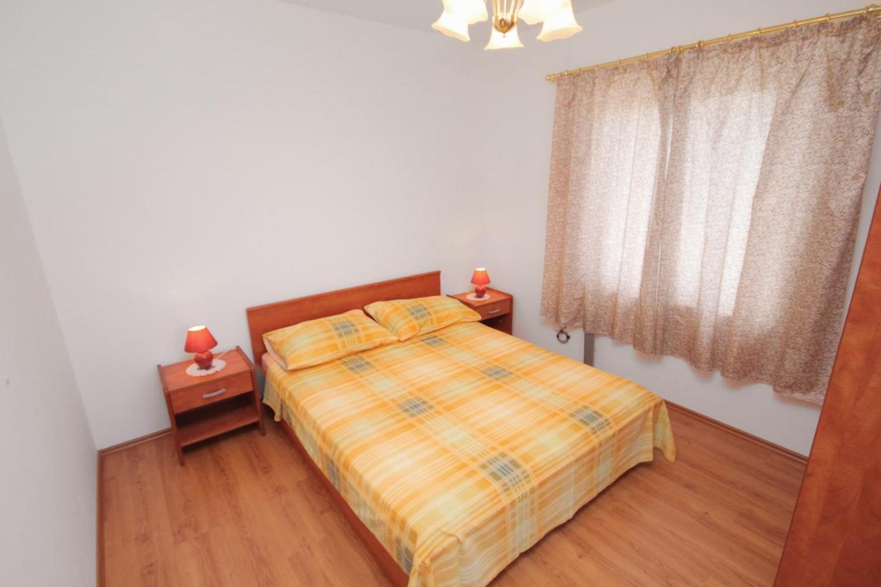 Apartments And Rooms With Parking Space Njivice, Krk - 5458 Buitenkant foto