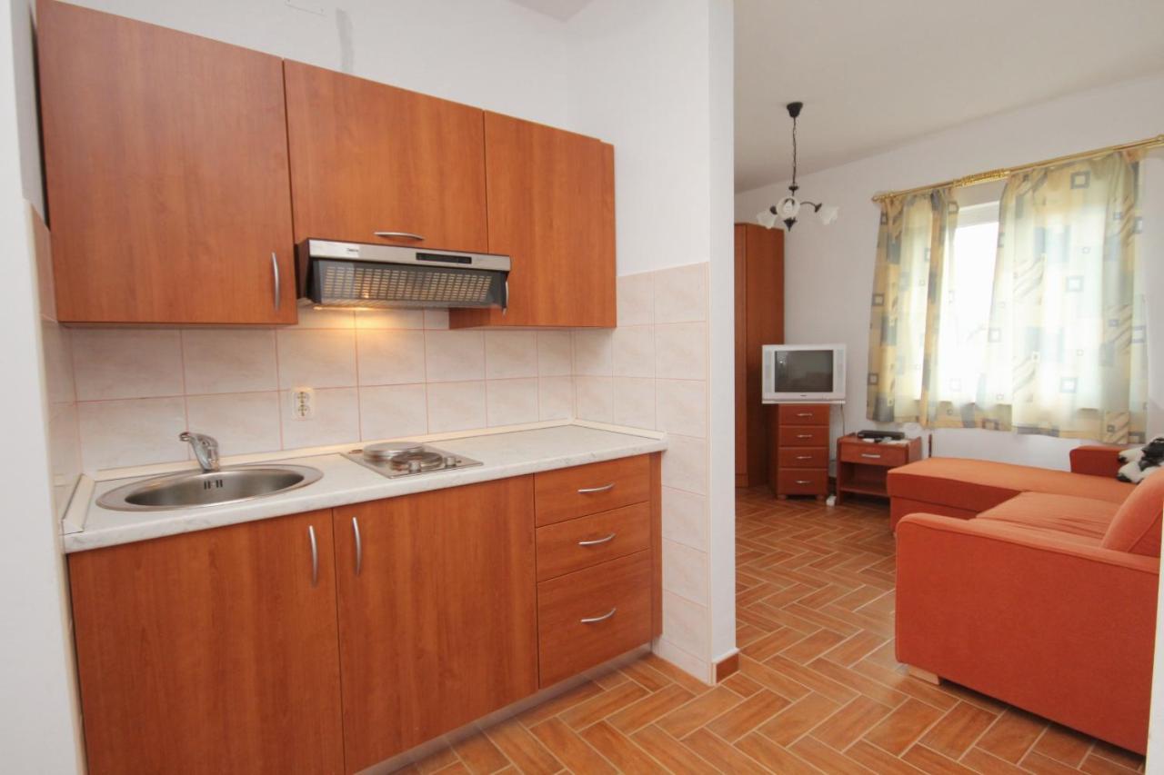 Apartments And Rooms With Parking Space Njivice, Krk - 5458 Buitenkant foto