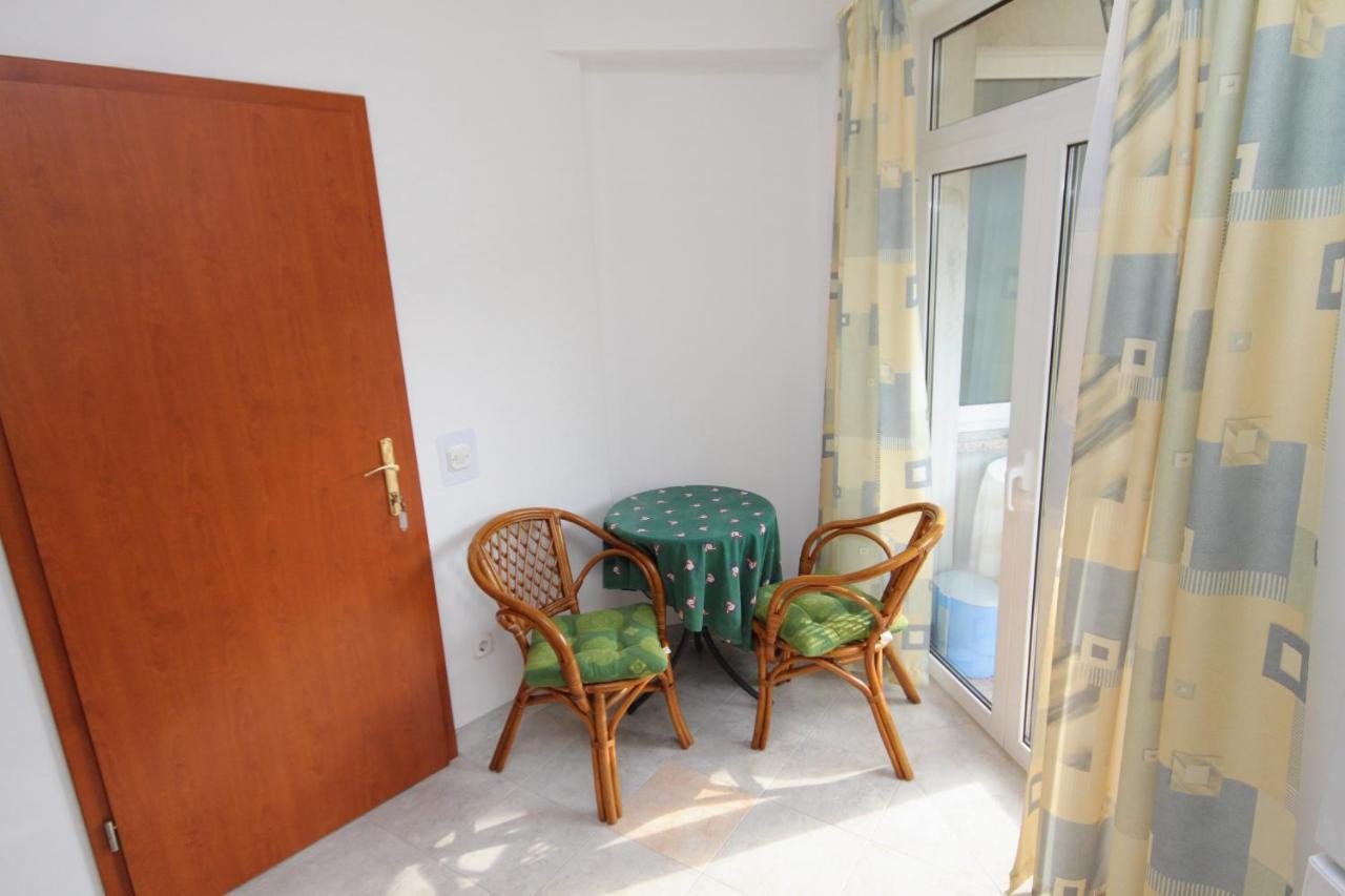 Apartments And Rooms With Parking Space Njivice, Krk - 5458 Buitenkant foto