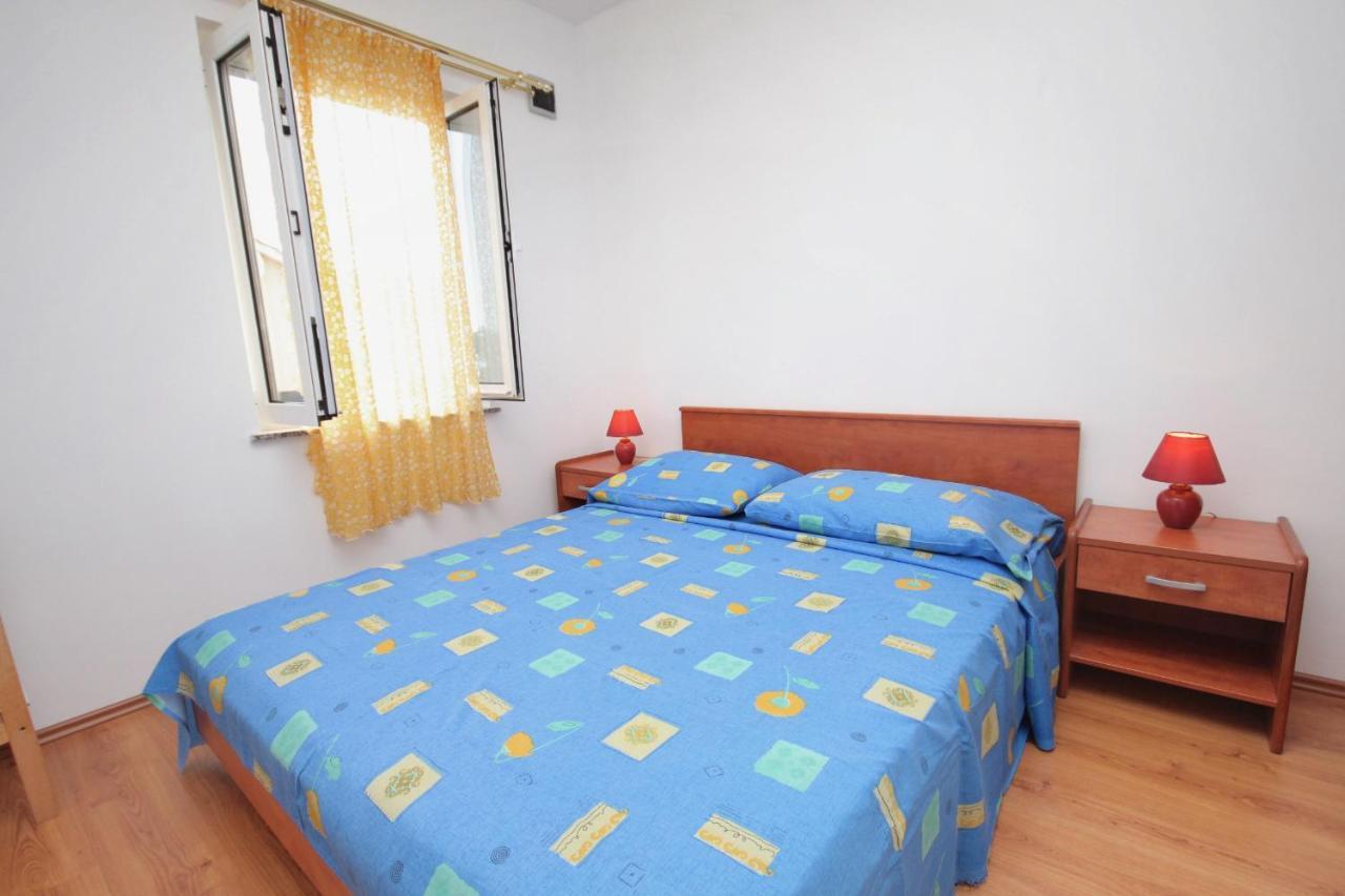 Apartments And Rooms With Parking Space Njivice, Krk - 5458 Buitenkant foto