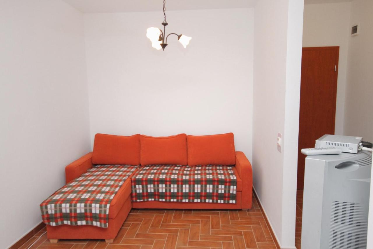 Apartments And Rooms With Parking Space Njivice, Krk - 5458 Buitenkant foto