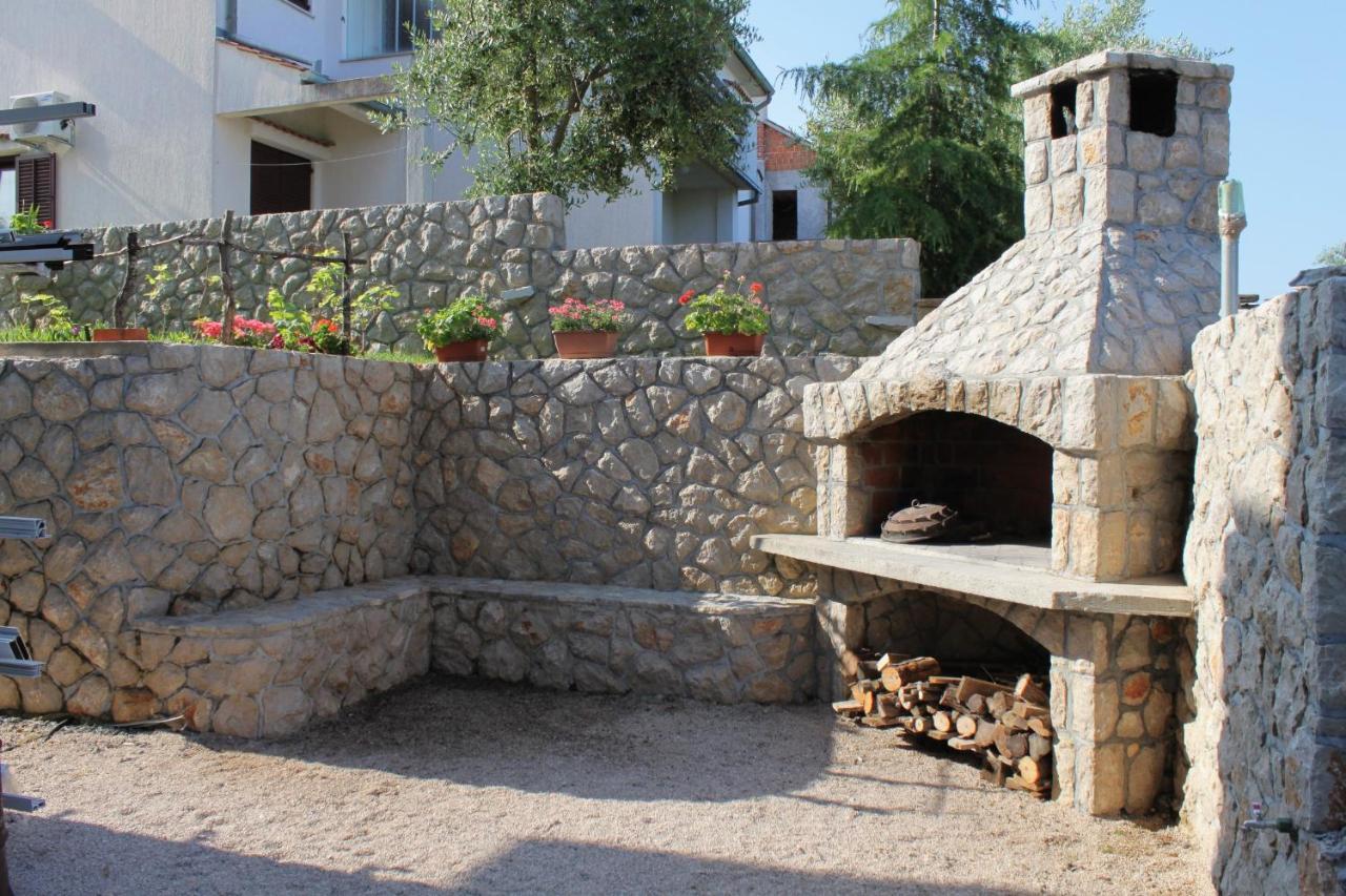 Apartments And Rooms With Parking Space Njivice, Krk - 5458 Buitenkant foto
