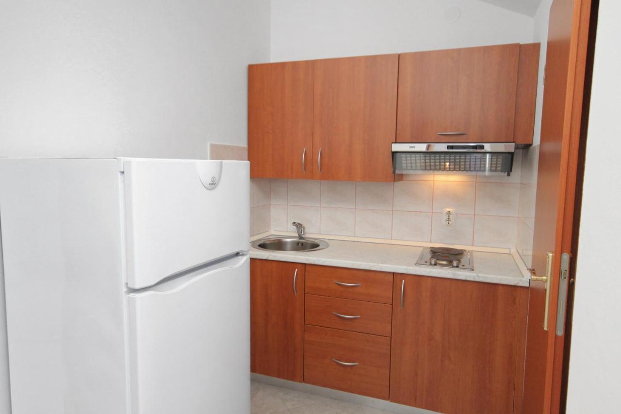 Apartments And Rooms With Parking Space Njivice, Krk - 5458 Buitenkant foto