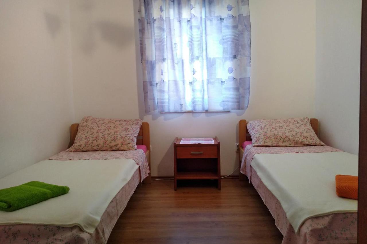 Apartments And Rooms With Parking Space Njivice, Krk - 5458 Buitenkant foto