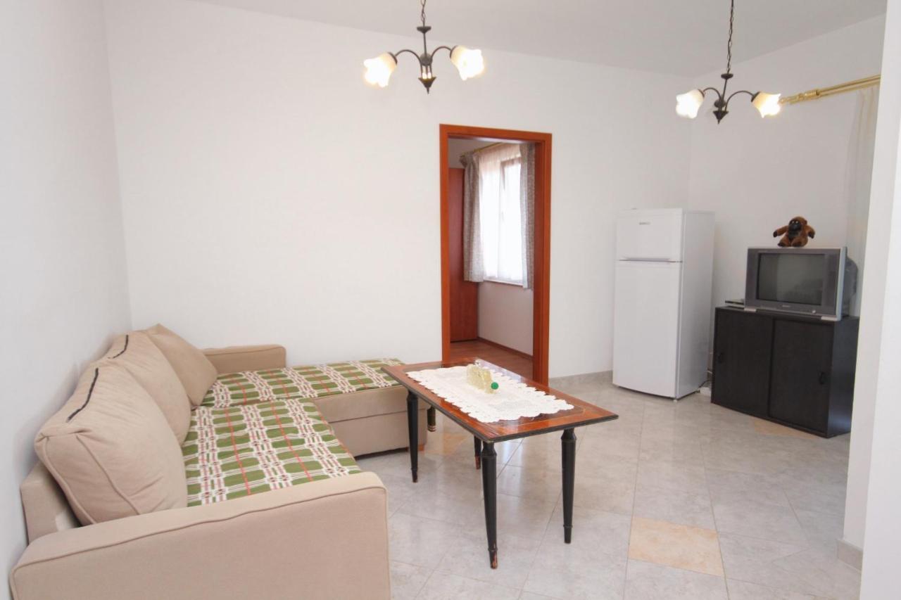 Apartments And Rooms With Parking Space Njivice, Krk - 5458 Buitenkant foto